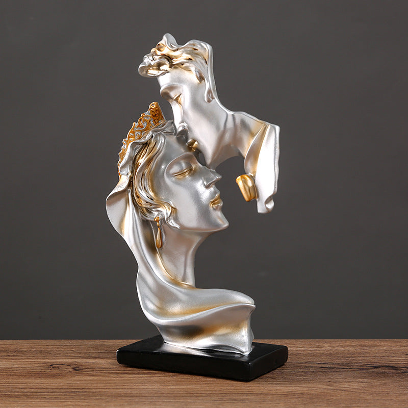 "A romantic kiss of love: personalized resin craft ornaments to embellish your home atmosphere"