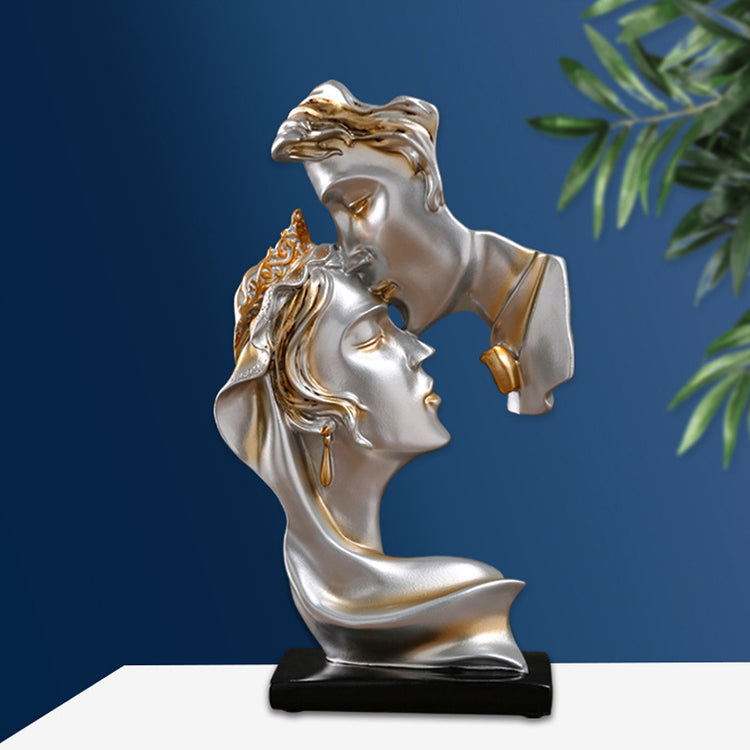 "A romantic kiss of love: personalized resin craft ornaments to embellish your home atmosphere"