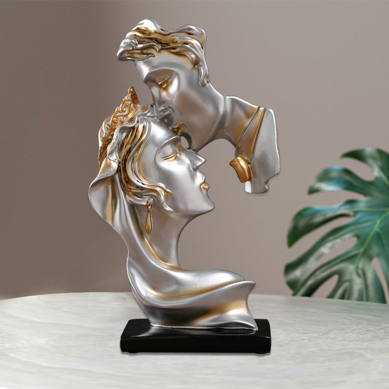 "A romantic kiss of love: personalized resin craft ornaments to embellish your home atmosphere"