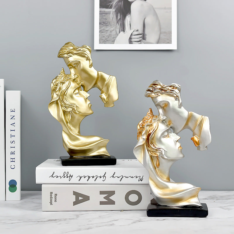 "A romantic kiss of love: personalized resin craft ornaments to embellish your home atmosphere"