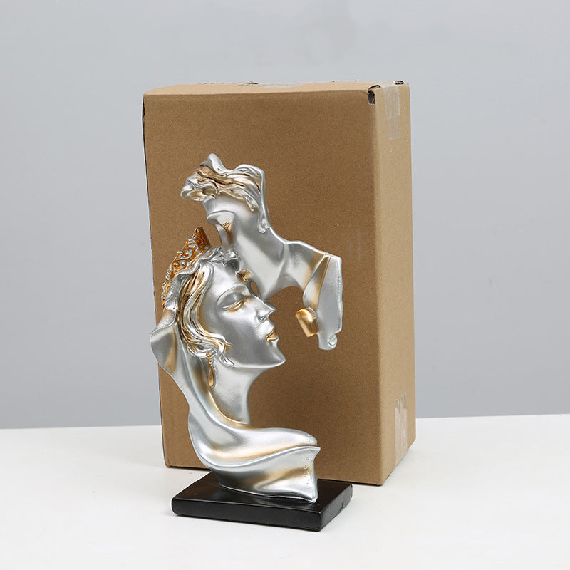 "A romantic kiss of love: personalized resin craft ornaments to embellish your home atmosphere"