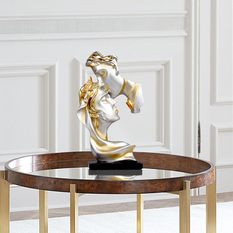"A romantic kiss of love: personalized resin craft ornaments to embellish your home atmosphere"