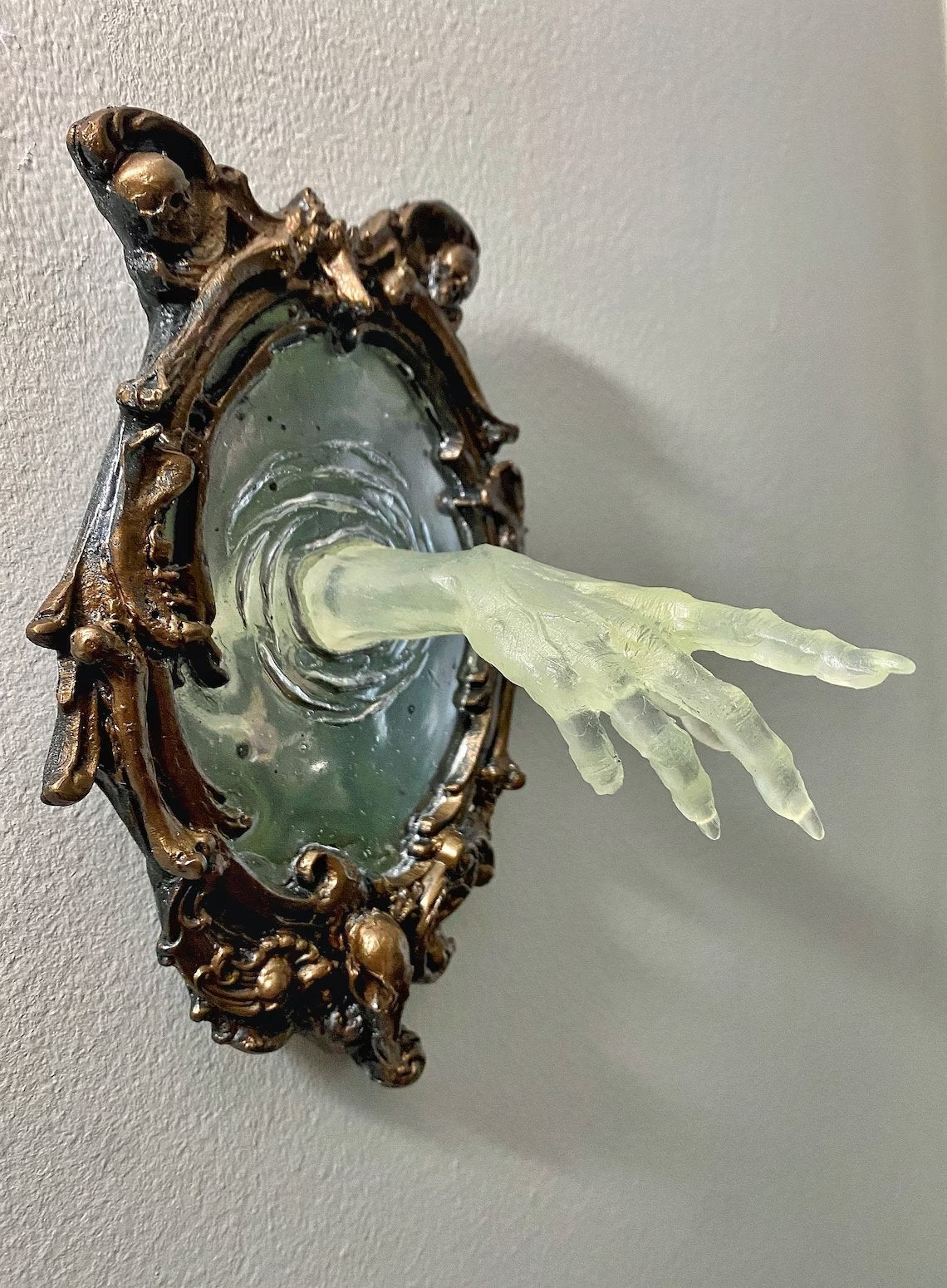 👻Ghost in the Mirror