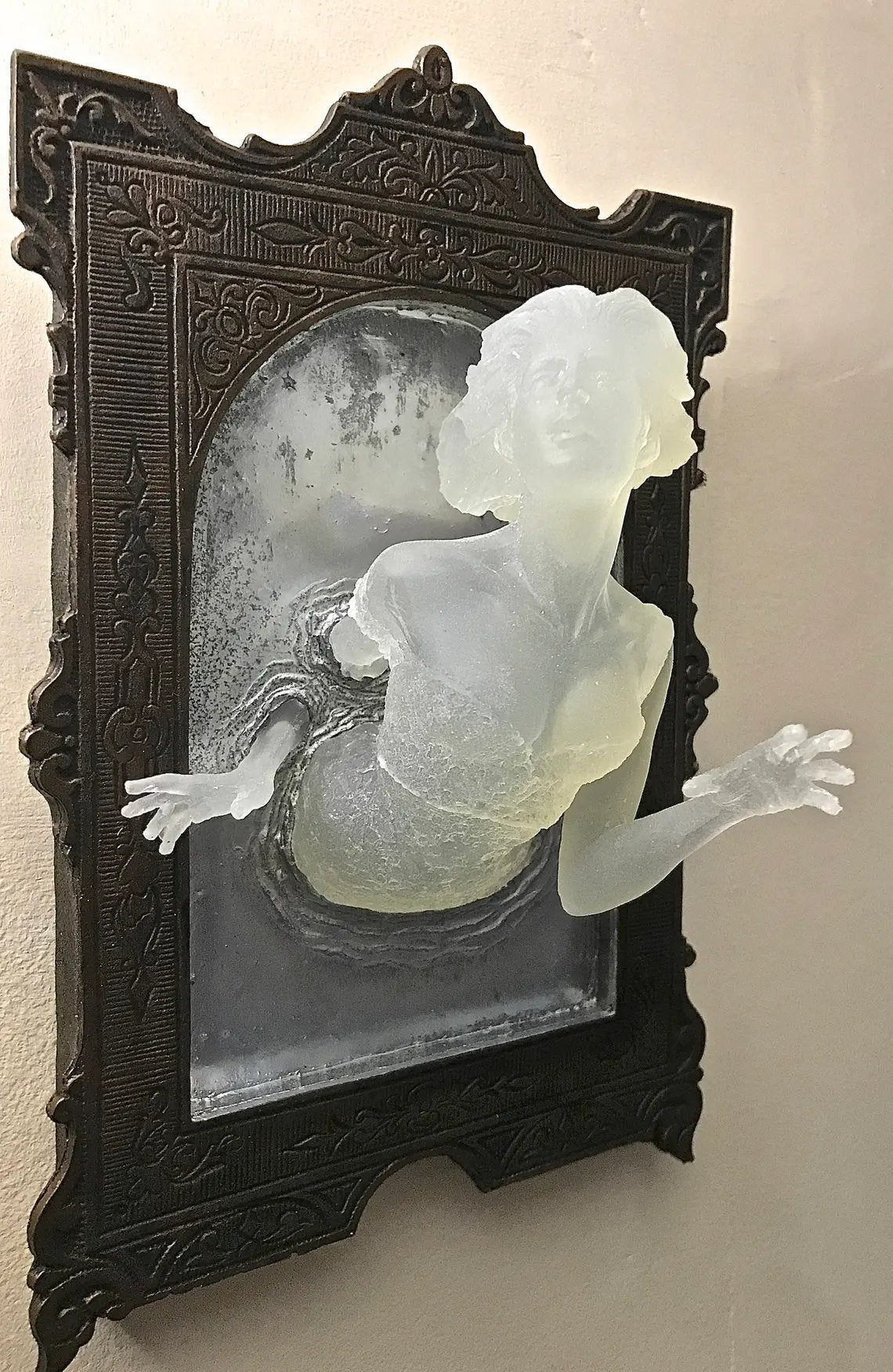 👻Ghost in the Mirror