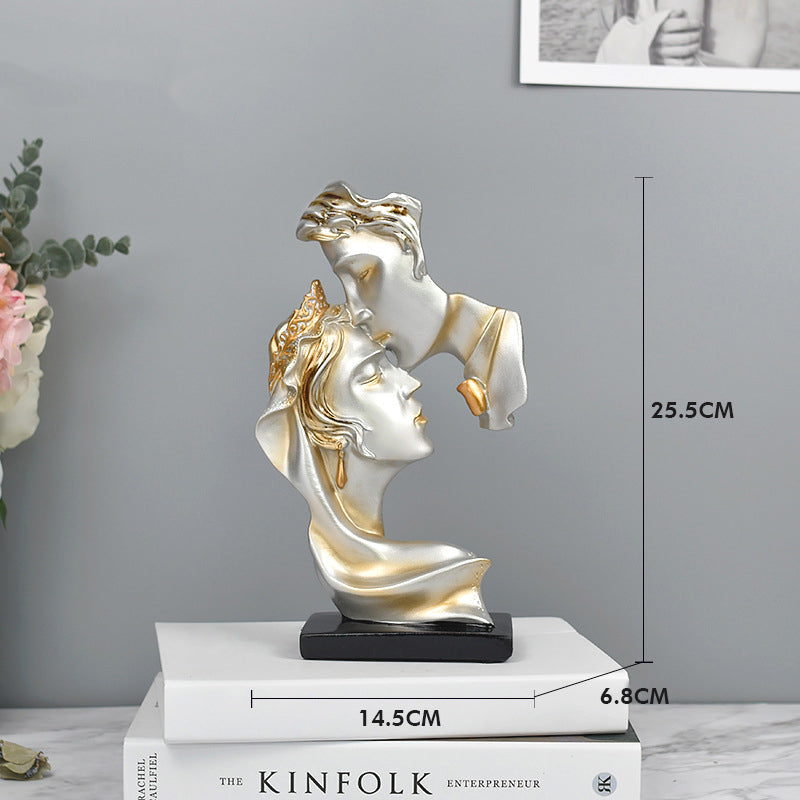 "A romantic kiss of love: personalized resin craft ornaments to embellish your home atmosphere"