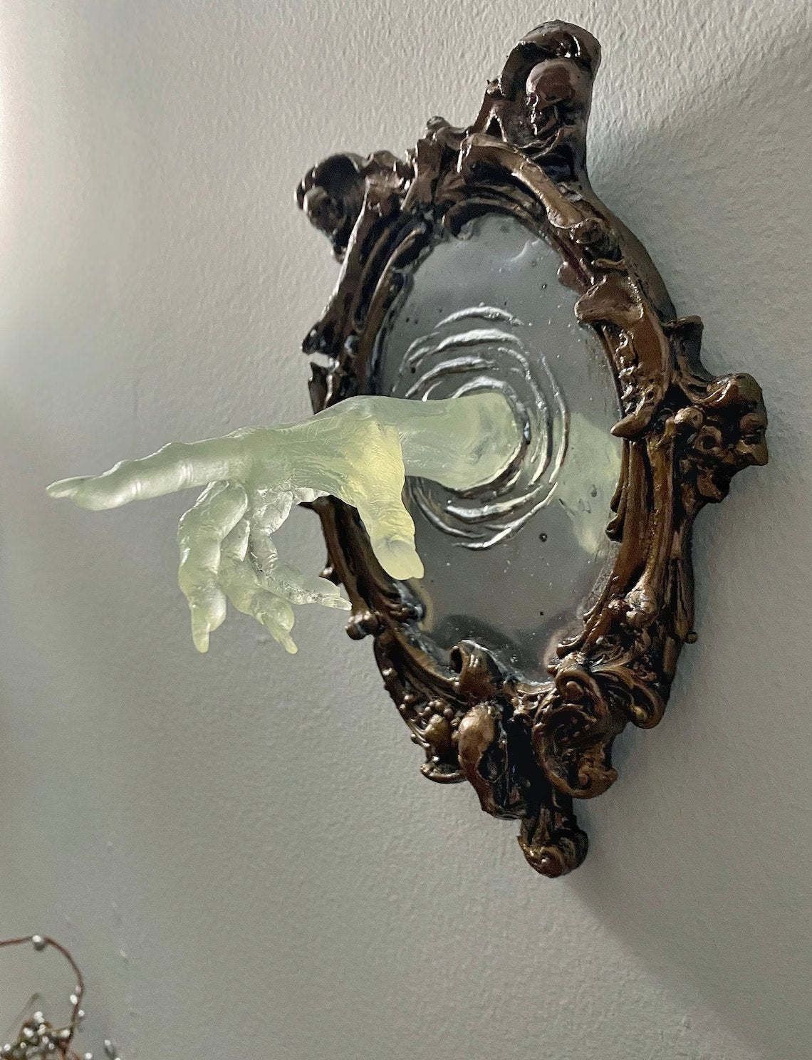 👻Ghost in the Mirror
