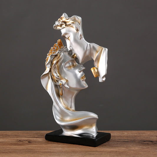 "A romantic kiss of love: personalized resin craft ornaments to embellish your home atmosphere"