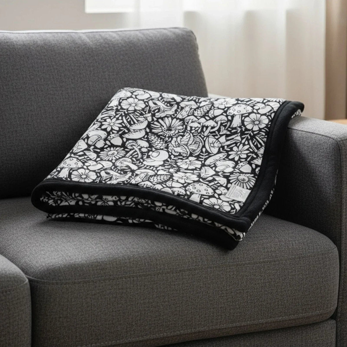 🎨 Fuzzy Velvet Coloring Blanket with 24 Markers | 8 Designs