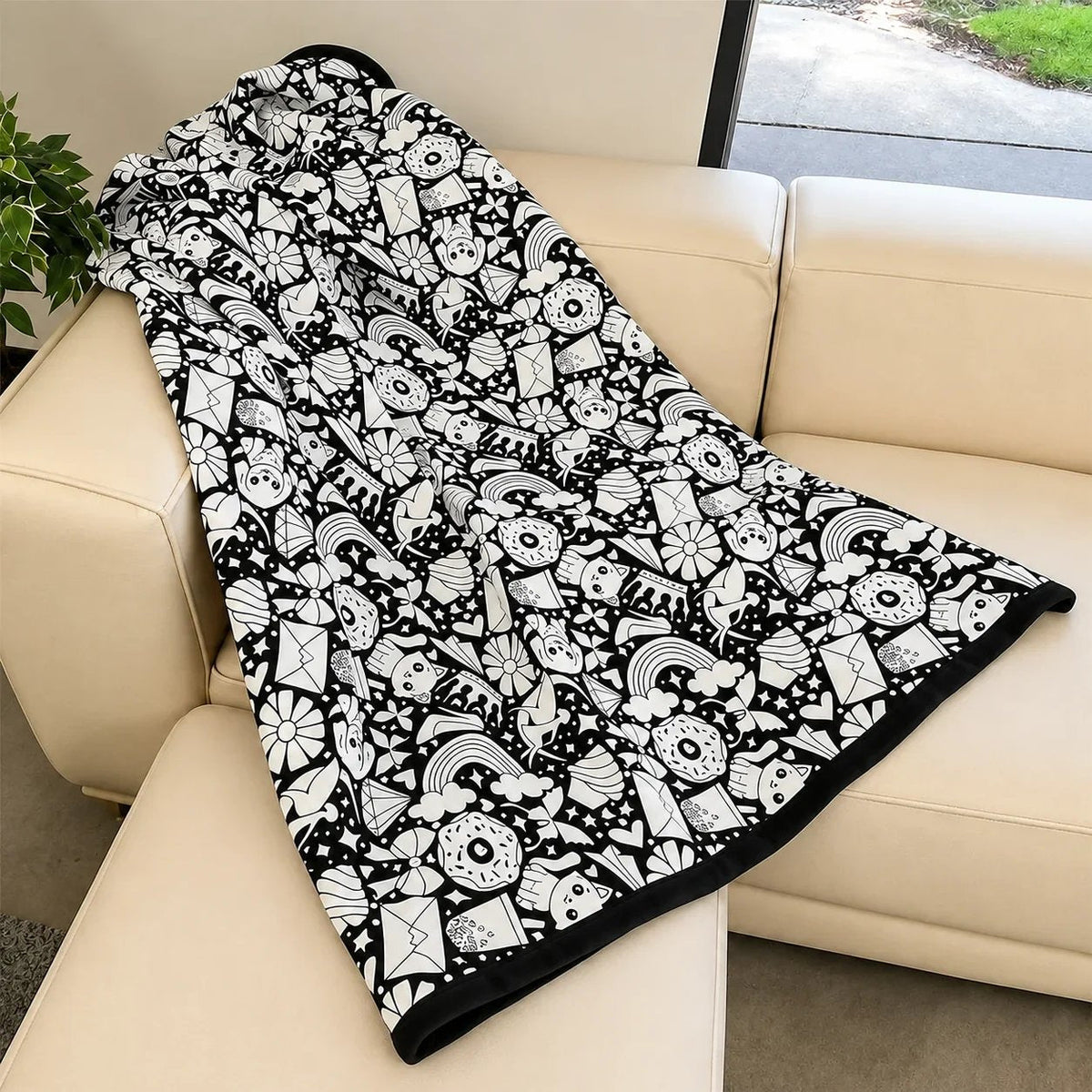 🎨 Fuzzy Velvet Coloring Blanket with 24 Markers | 8 Designs